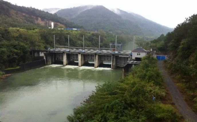 Flood control weir on the Kongmu River near Xinyu, China